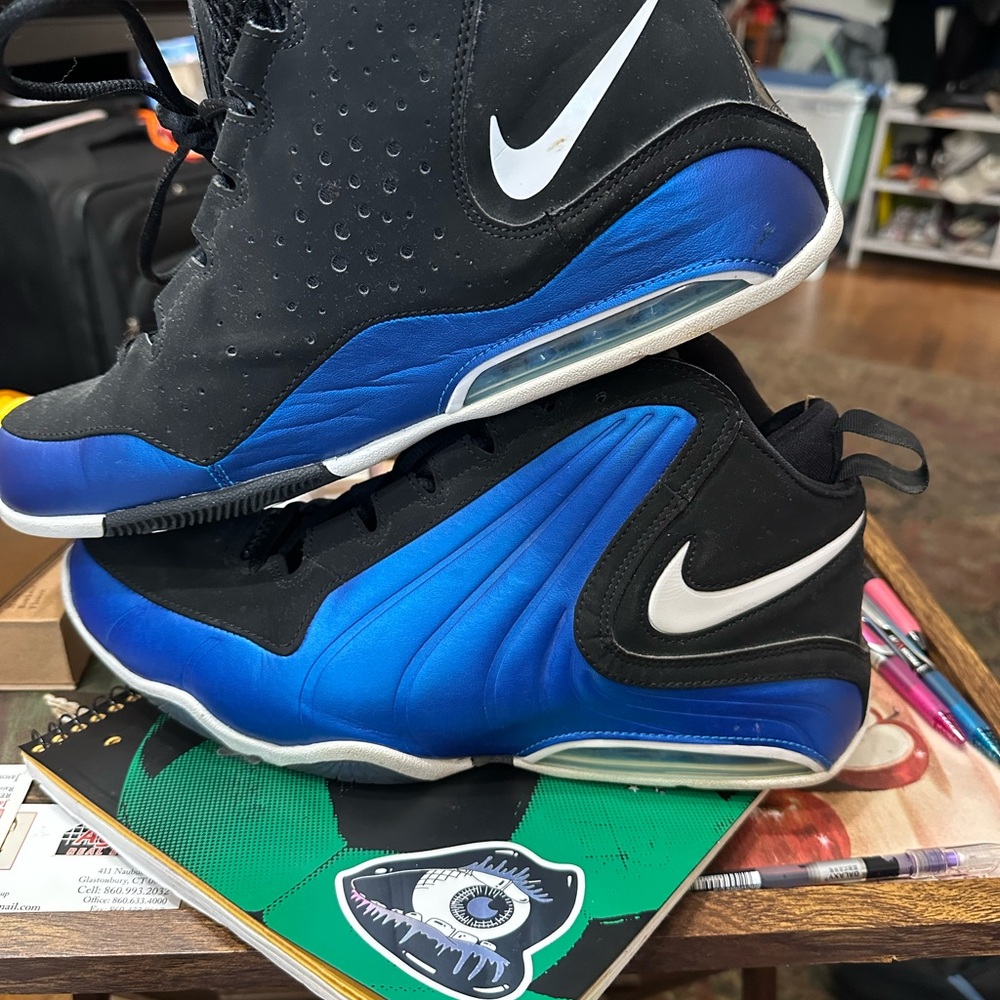 Nike Mens Black and Blue Sneakers - Picture 2 of 6